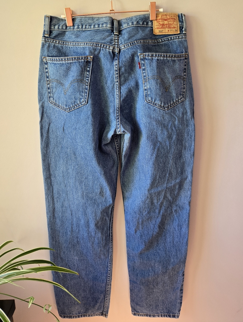Levi's 550 Relaxed Fit Jeans Medium Wash 36x34 (Measures 35x33)👖✨ - Picture 3 of 14